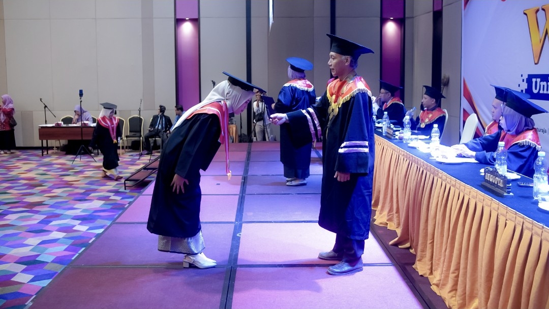90 Mahasiswa UNMAHA Baturaja Diwisuda, Lulusan Ditantang Kuasai Teknologi dan AI