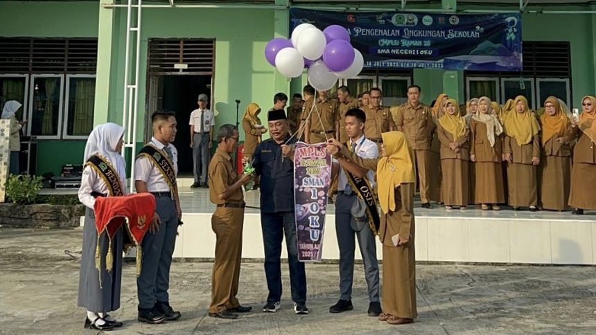 pelepasan balon. (Foto : Lintasharian.com)